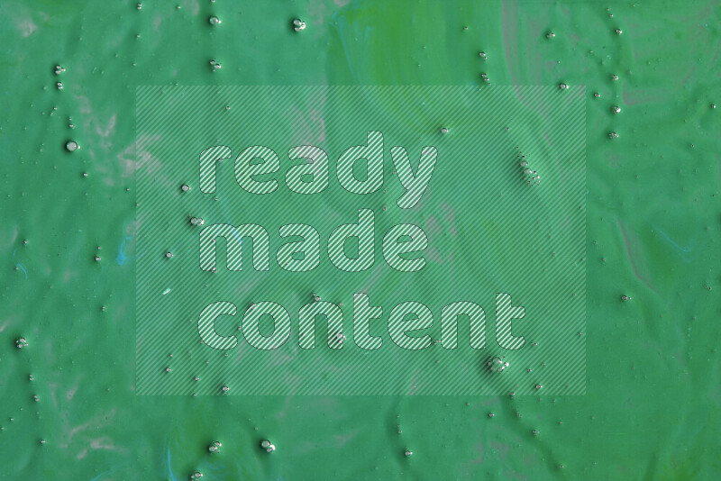 لقطات مقربة لأشكال مختلفة مرسومه باللون الأخضر