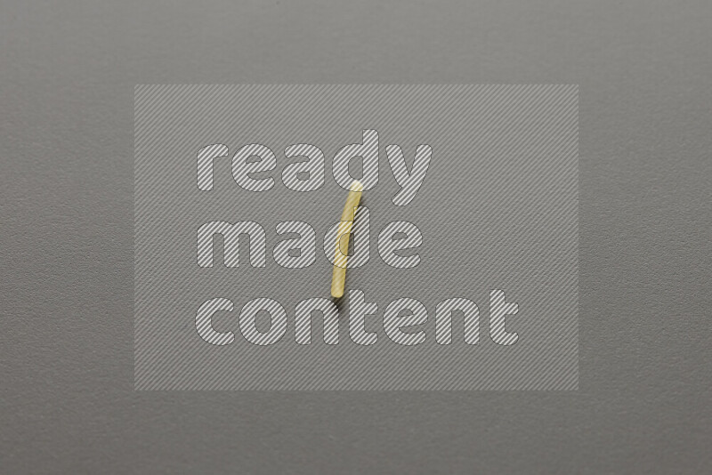 شعيرية علي خلفية رمادية