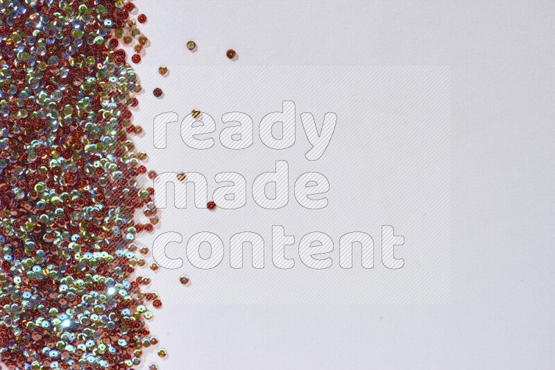 ترتر مسطح متعدد الألوان على خلفية رمادية