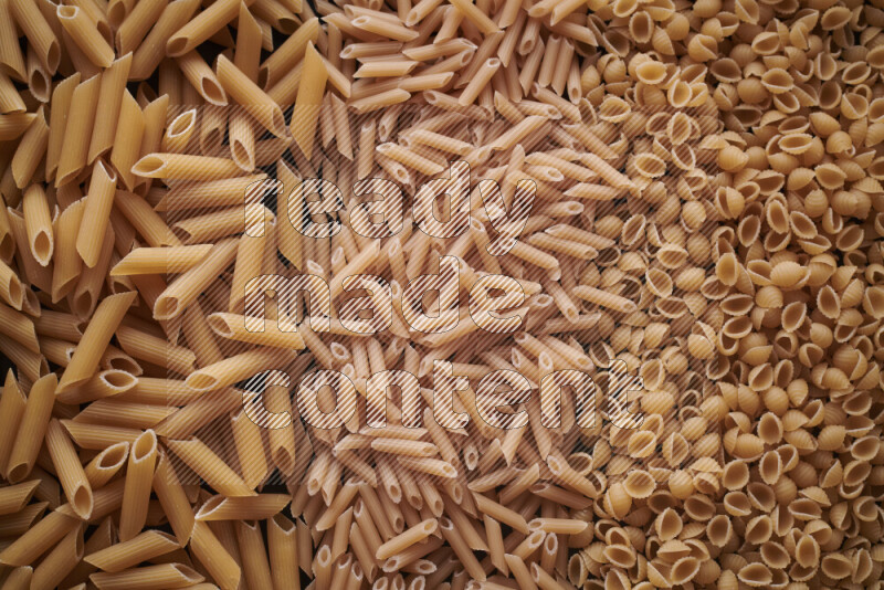 3 انواع معكرونة علي الخلفية كاملة