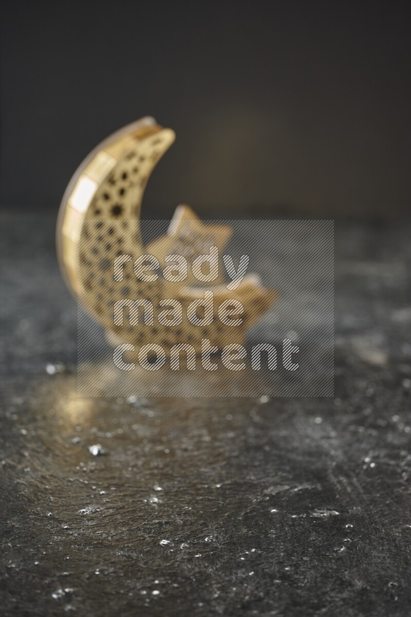 فانوس خارج إطار التركيز موضوع علي خلفية سوداء