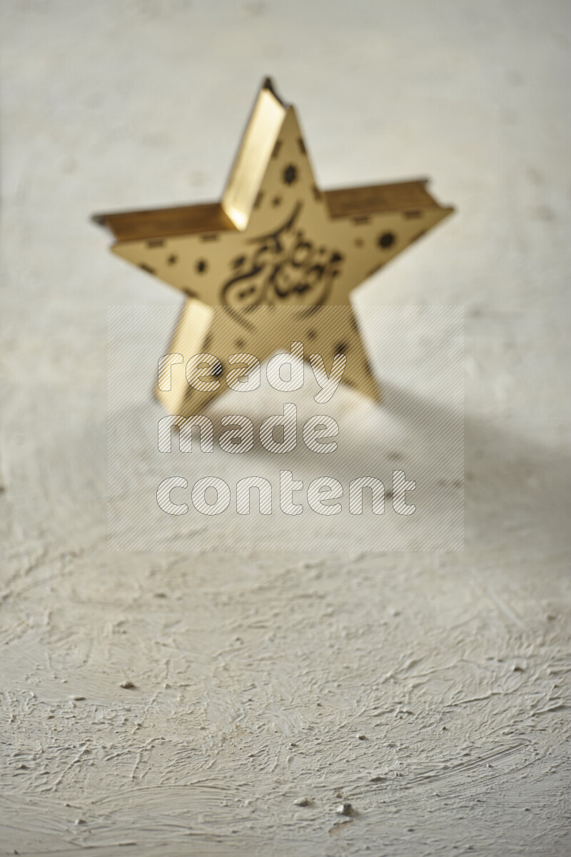 فانوس موضوع علي خلفية بيضاء