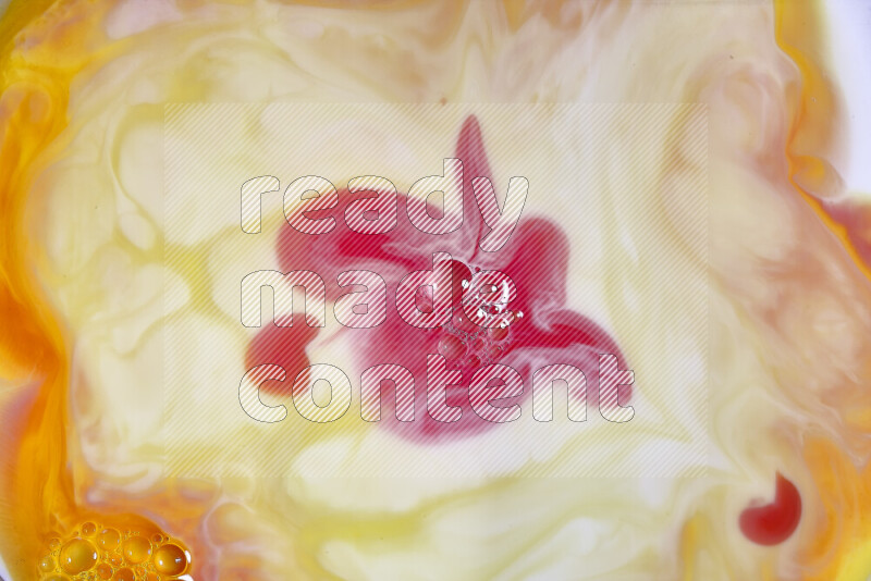 لقطة مقربة لأنماط دوامية باللون البرتقالي والأحمر والأبيض