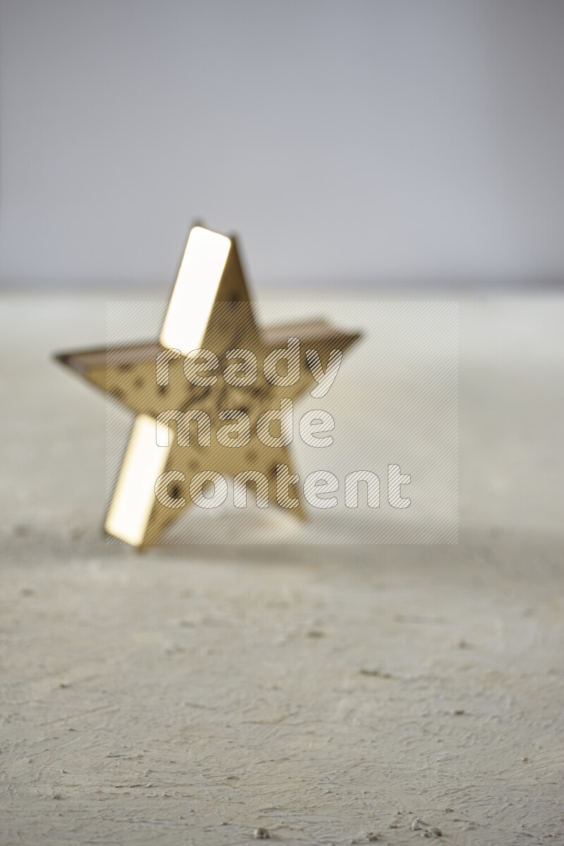 فانوس موضوع علي خلفية بيضاء