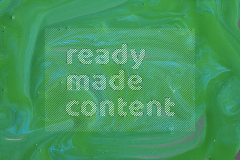 لقطات مقربة لأشكال مختلفة مرسومه باللون الأخضر