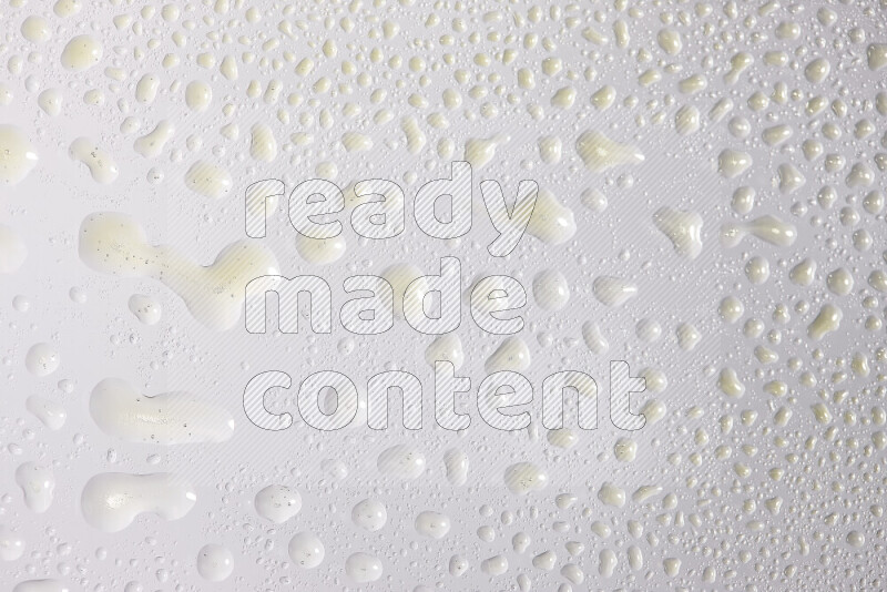 لقطات مقربة لقطرات من الماء على الخلفية