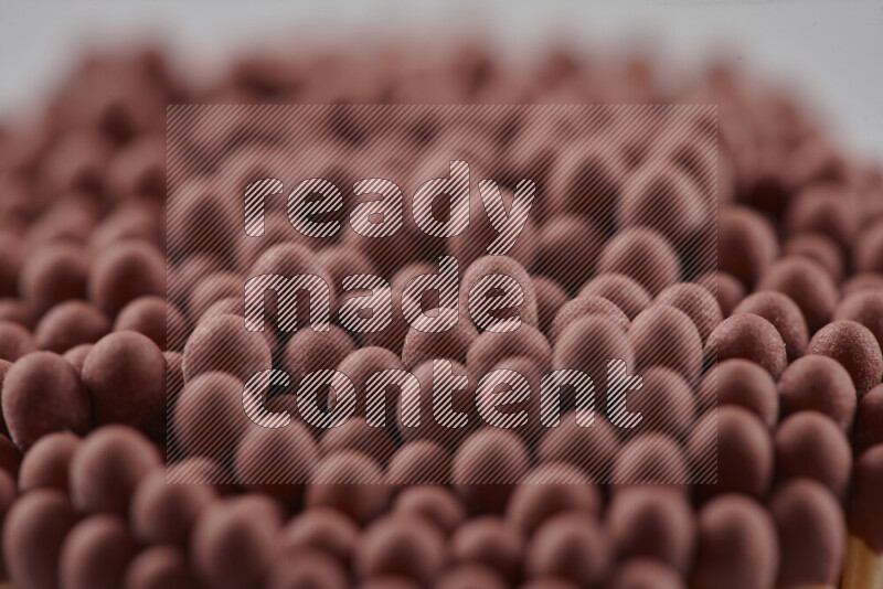 لقطات مقربة لحزمة من أعواد الكبريت علي خلفية رمادية