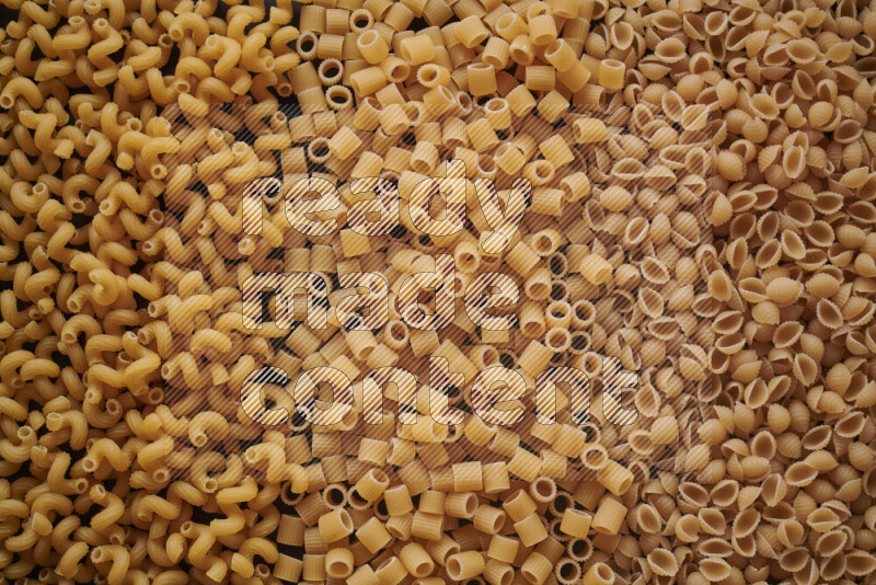 3 انواع معكرونة علي الخلفية كاملة