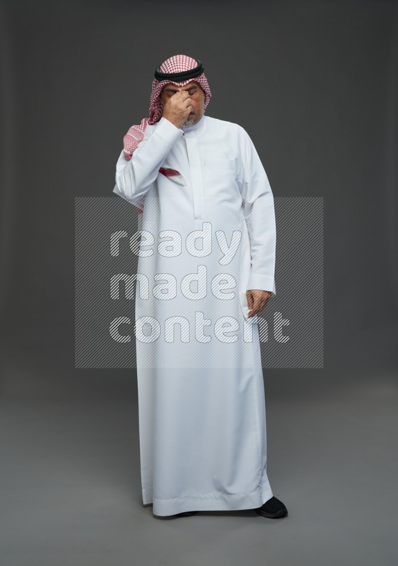 Saudi man with shomag Standing feeling sick on gray background