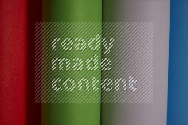 فن تجريدي يعرض المنحنيات المرتبة للأوراق الملونة