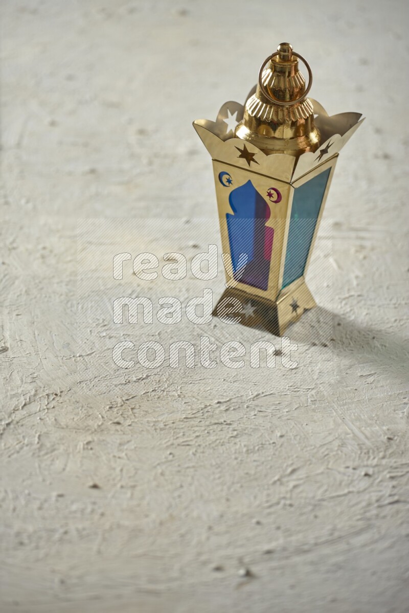 فانوس موضوع علي خلفية بيضاء