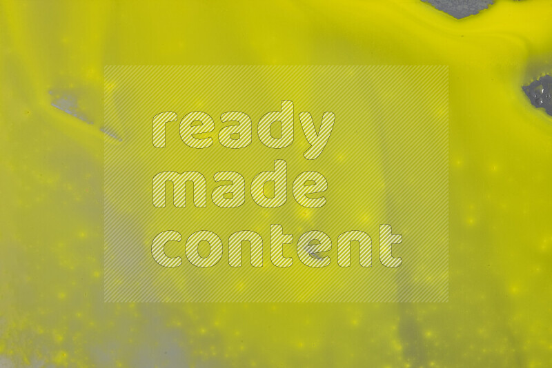 لقطات مقربة لأشكال مختلفة مرسومه باللون الأصفر