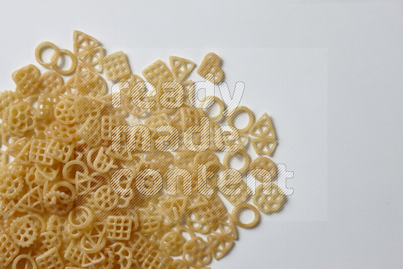 تسالي علي خلفية بيضاء