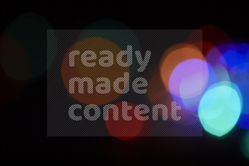 مصابيح ملونة علي خلفية سوداء