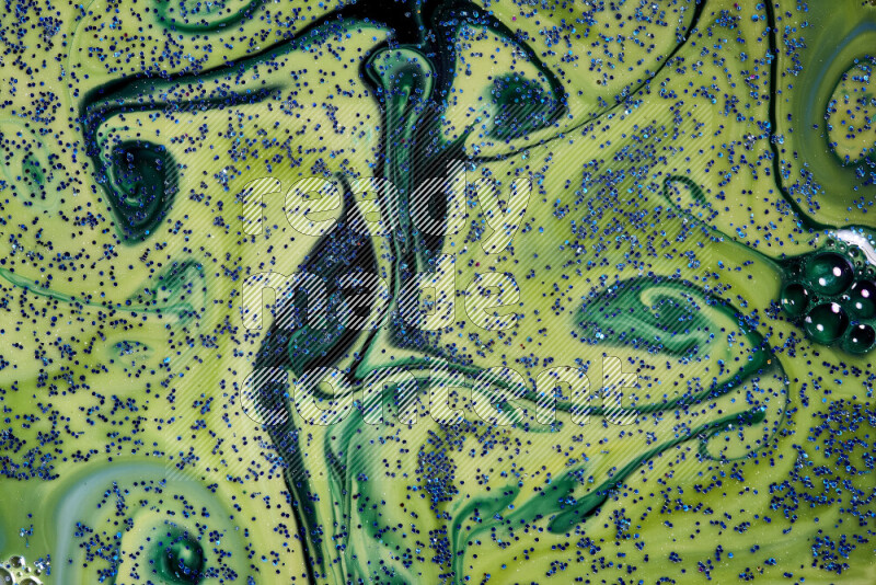 لقطة مقربة لبريق أزرق متلألئ منتشر على خلفية من اللون الأزرق والأخضر في حركات دائرية