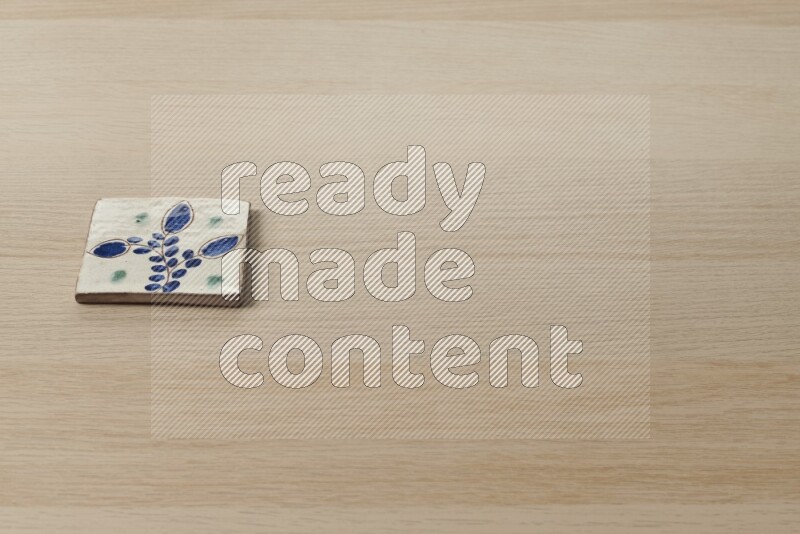 قواعد أكواب مزخرفة على خلفية خشبية فاتحة