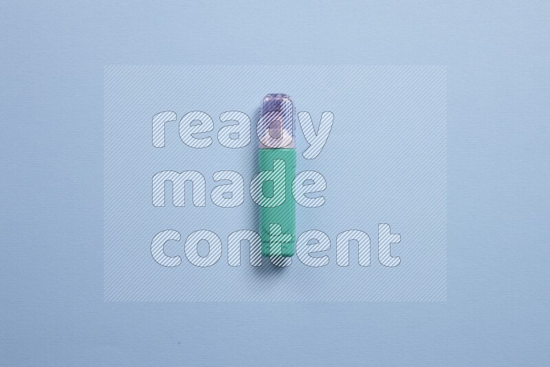 أدوات مدرسة مختلفة علي خلفية زرقاء