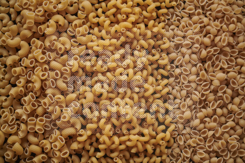 3 انواع معكرونة علي الخلفية كاملة