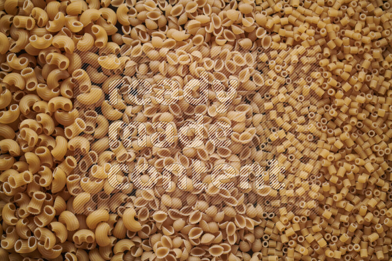 3 انواع معكرونة علي الخلفية كاملة