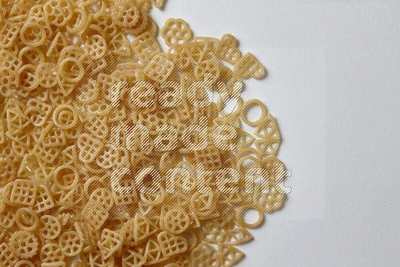 تسالي علي خلفية بيضاء