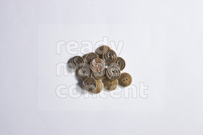 أزرار معدنية موضوعة علي خلفية رمادية