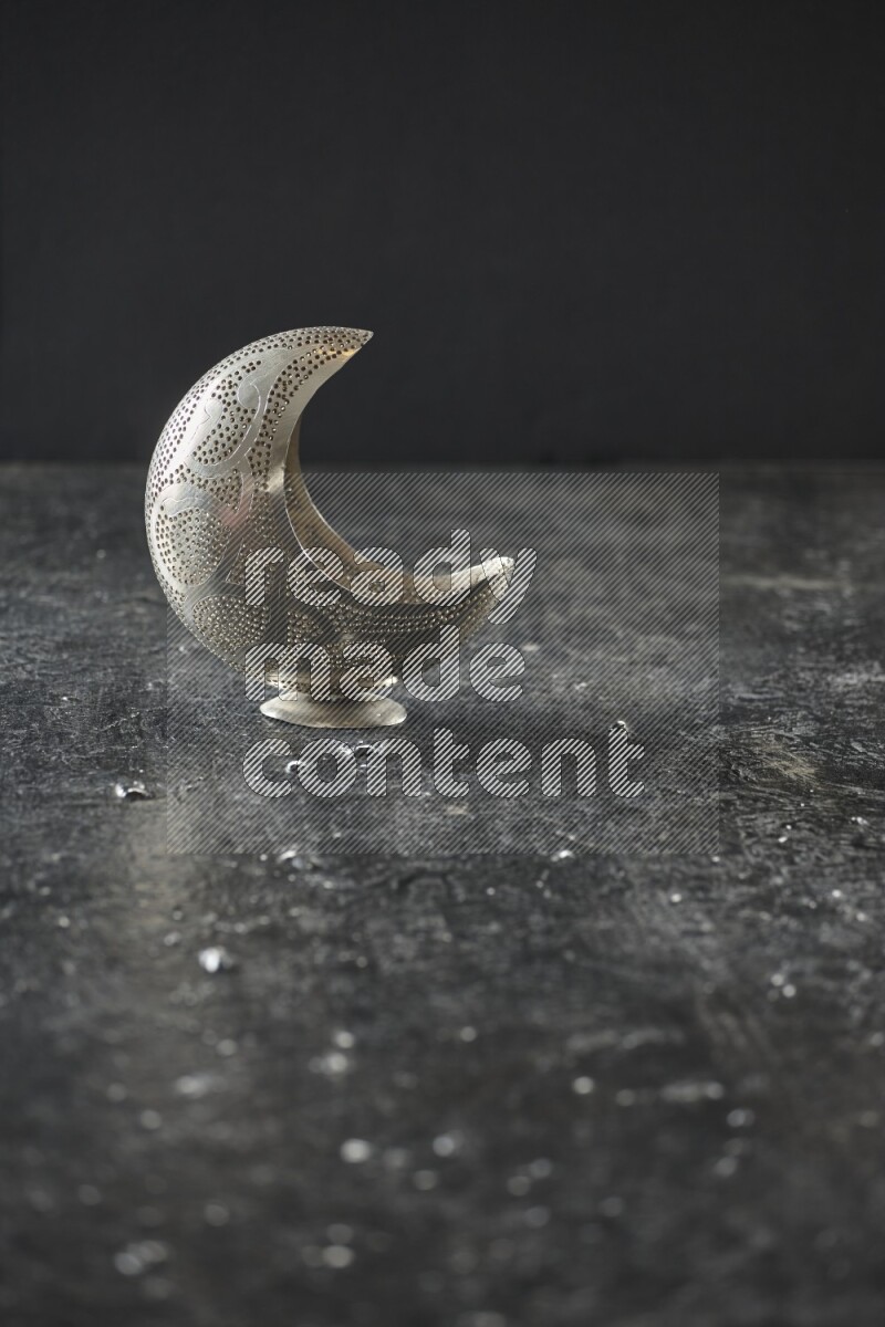 فانوس موضوع علي خلفية سوداء