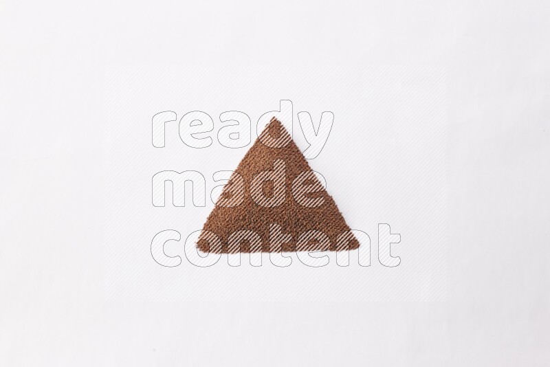 بذور حب الرشاد علي شكل مثلث علي خلفية بيضاء