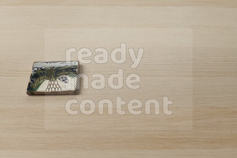 قواعد أكواب مزخرفة على خلفية خشبية فاتحة