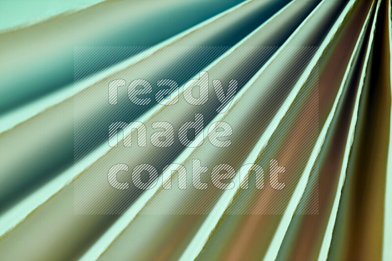 صورة تقدم نمط تجريدي ورقي من الخطوط المائلة بدرجات اللون الأخضر والالوان الدافئة