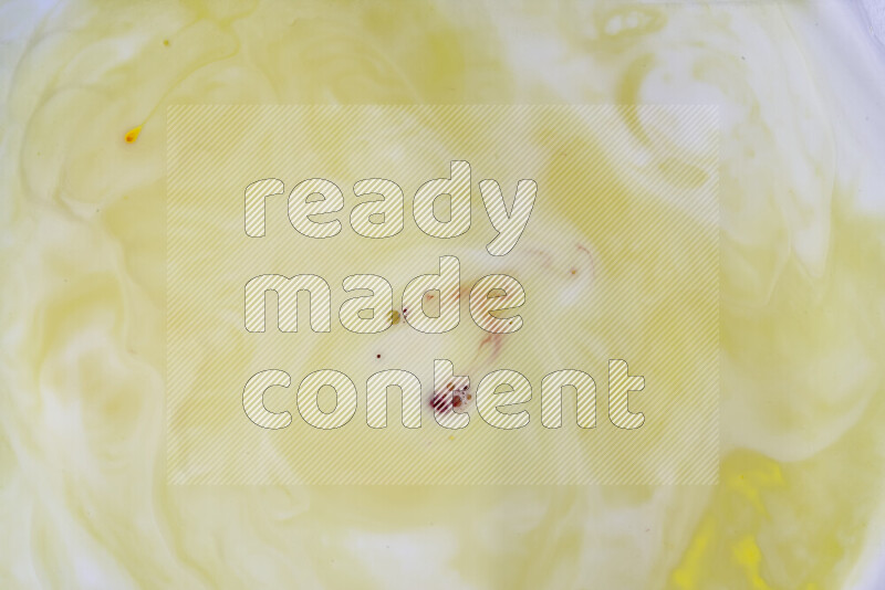 لقطة مقربة لأنماط دوامية باللون الأصفر والأبيض