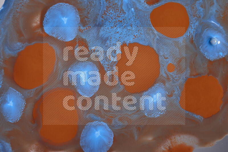 خلفية ملونة مع مزيج من ألوان الطلاء البرتقالي والأزرق