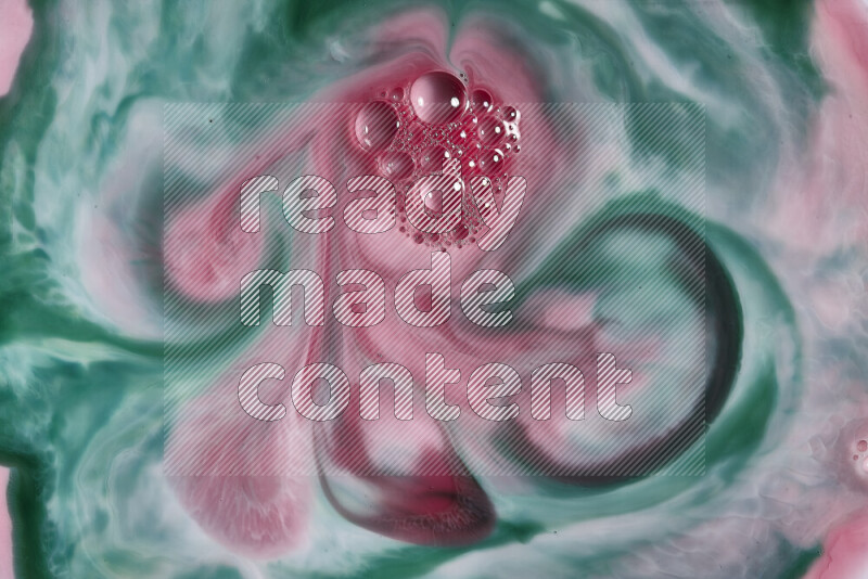 صورة مقربة لأنماط دوامية مجردة باللون الأحمر والأخضر