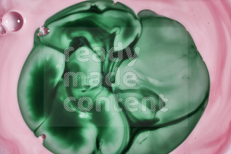 صورة مقربة لأنماط دوامية مجردة باللون الأحمر والأخضر