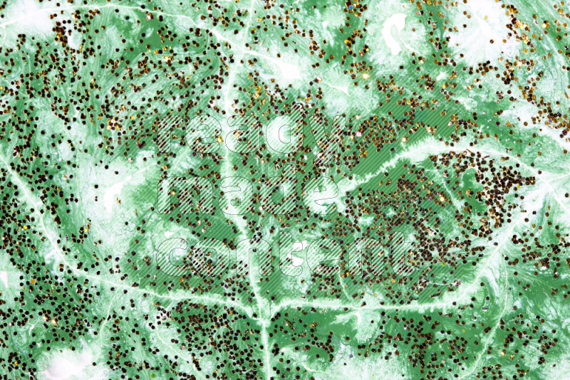 خلفية ملونة مع مزيج من ألوان الطلاء الأخضر والأبيض مع بريق ذهبي متناثر