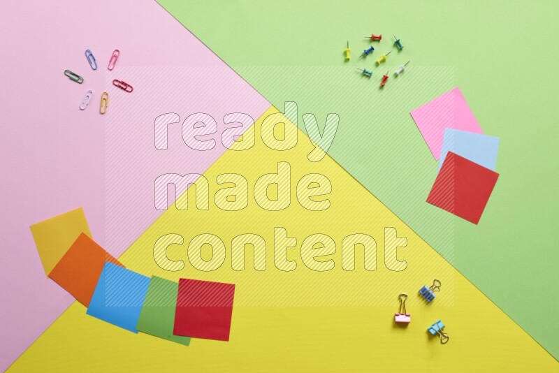 مستلزمات مدرسية مختلفة علي خلفية ملونة