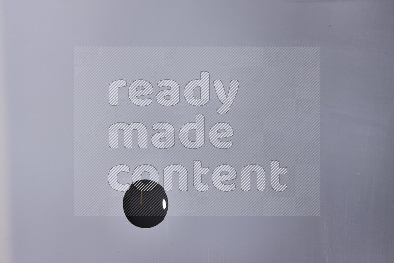 لقطات مقربة لقطرات من اللون الأسود على الخلفية