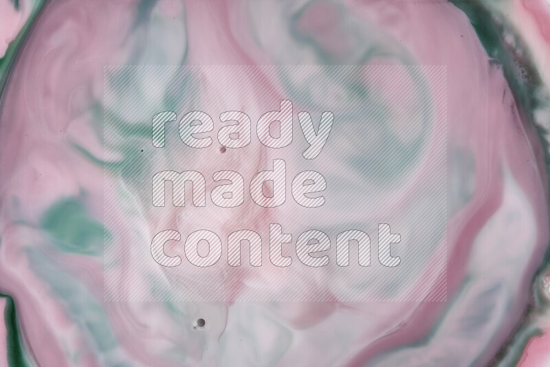 صورة مقربة لأنماط دوامية مجردة باللون الأحمر والأخضر