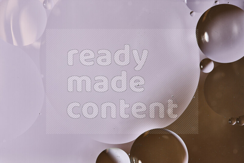 لقطات مقربة لفقاعات من الزيت على سطح الماء باللون الأبيض والبني