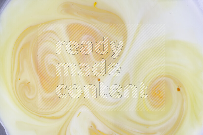 لقطة مقربة لأنماط دوامية باللون البرتقالي