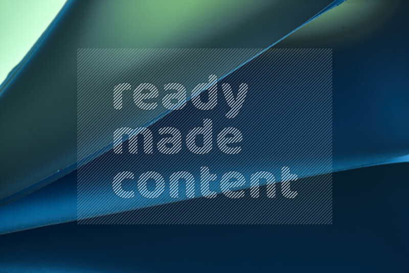 فن تجريدي يعرض منحنيات مع تدرجات الألوان الباردة مكونه بضوء ملون