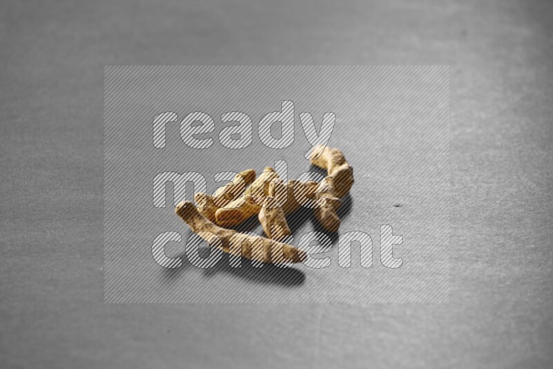 كركم علي خلفية سوداء