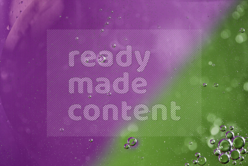 لقطات مقربة لفقاعات من الزيت على سطح الماء باللون الأخضر والأرجواني