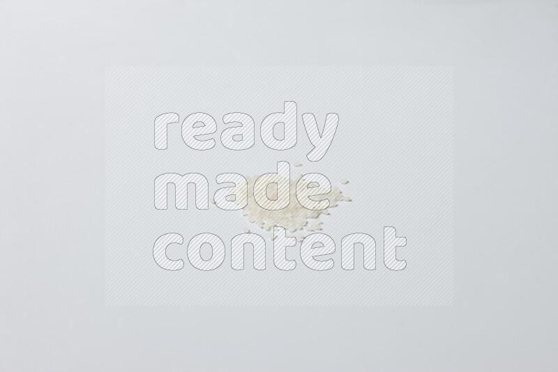 أرز ابيض علي خلفية بيضاء