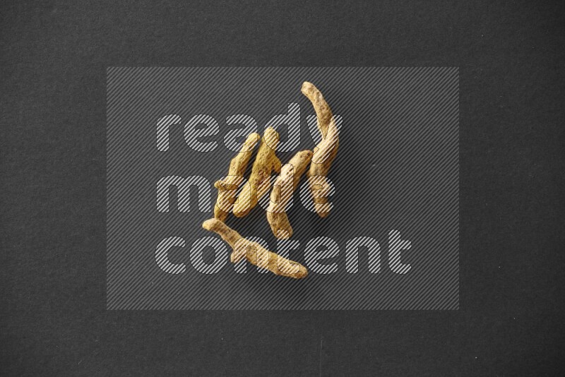 كركم علي خلفية سوداء