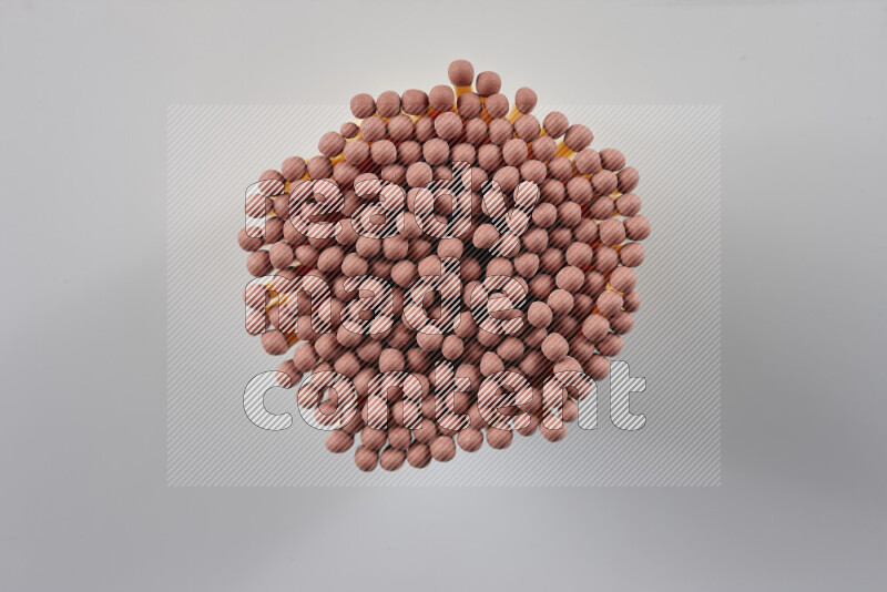 لقطات مقربة لحزمة من أعواد الكبريت علي خلفية رمادية