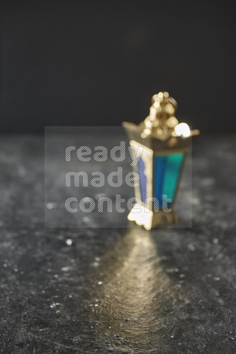 فانوس موضوع علي خلفية سوداء