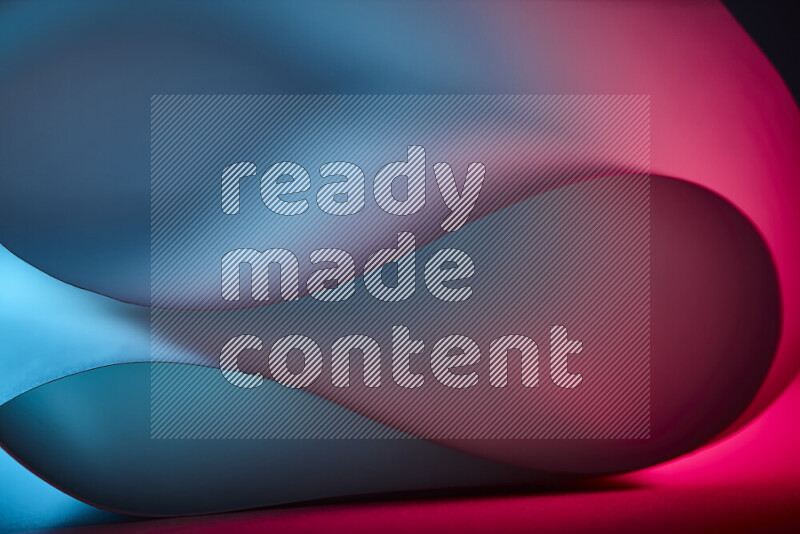 فن تجريدي يعرض منحنيات وتدرجات اللون الأزرق والأحمر مكونه بضوء ملون