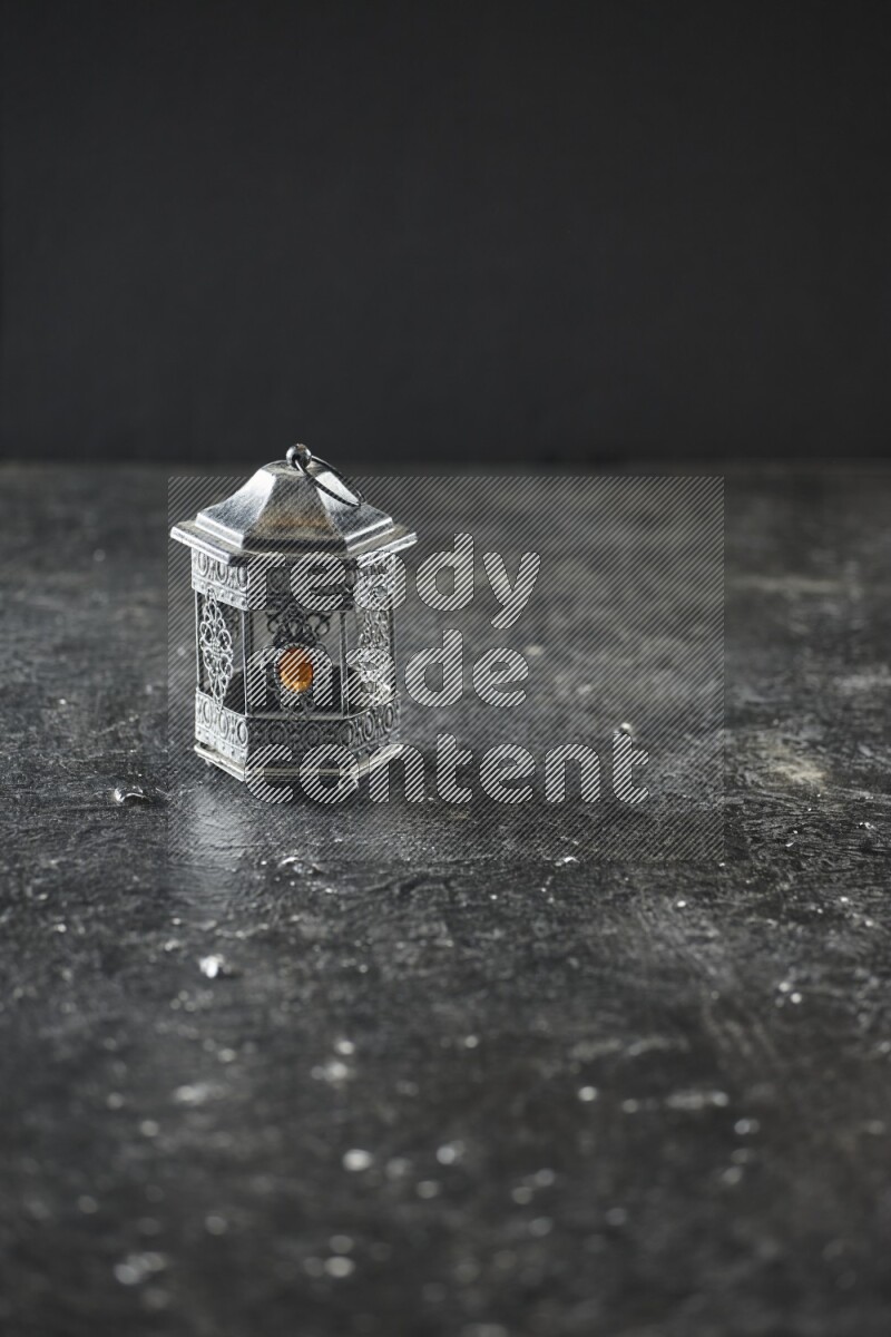 فانوس موضوع علي خلفية سوداء