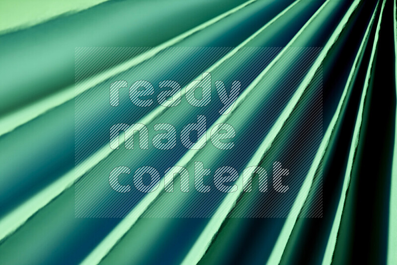 صورة تقدم نمط تجريدي ورقي من الخطوط المائلة بدرجات اللون الأخضر