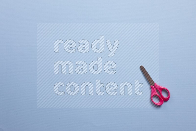 أدوات مدرسة مختلفة علي خلفية زرقاء